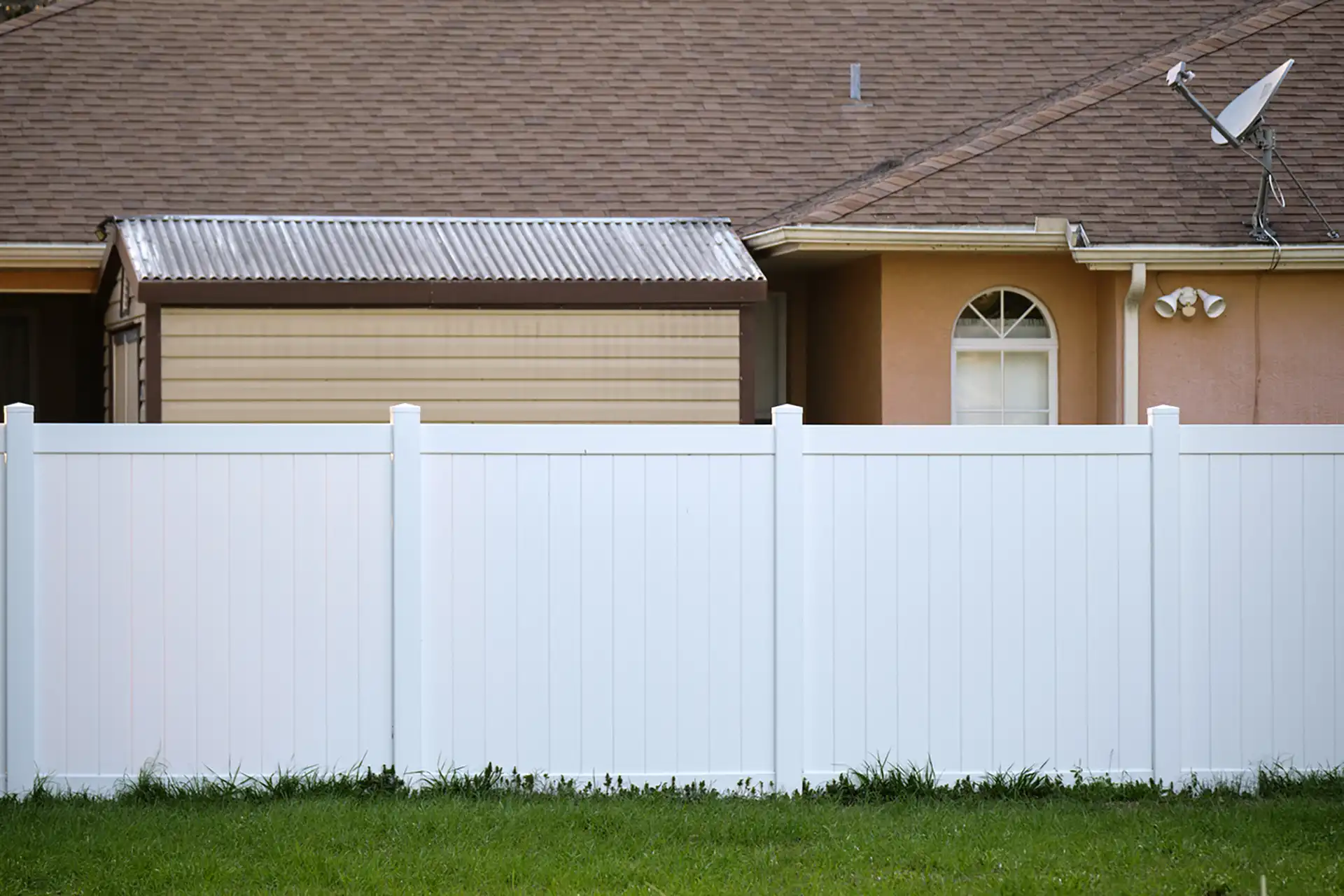 Vinyl Fences - Fencing Services in West Omaha NE